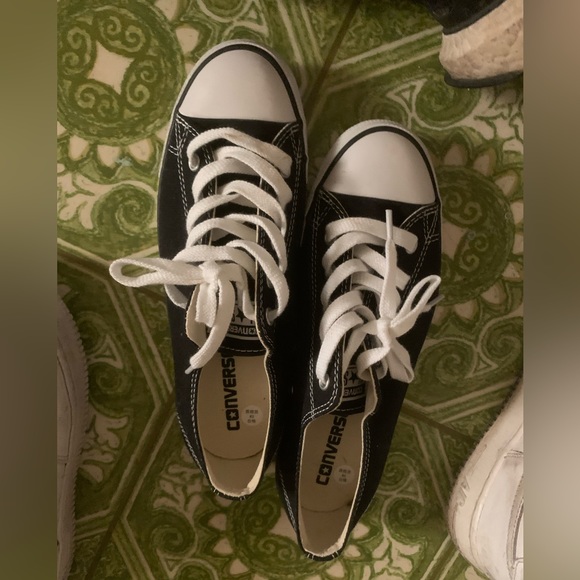 Black and white converse - Picture 1 of 3